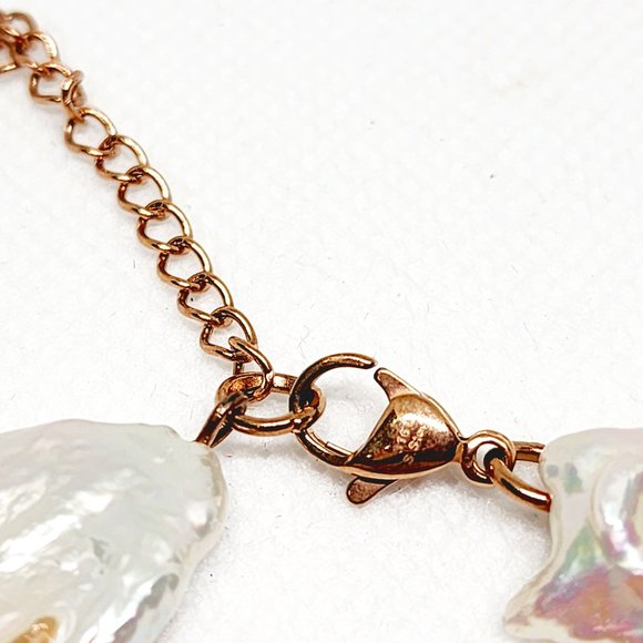 White coin pearl paperclip style bracelet in Rose Gold plated stainless steel - Picture 3 of 4